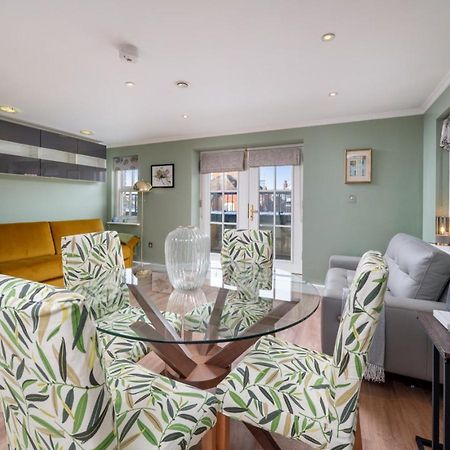 Designer 1 Bed Flat Barons Court Sleeps 4, Balcony Londres Exterior foto