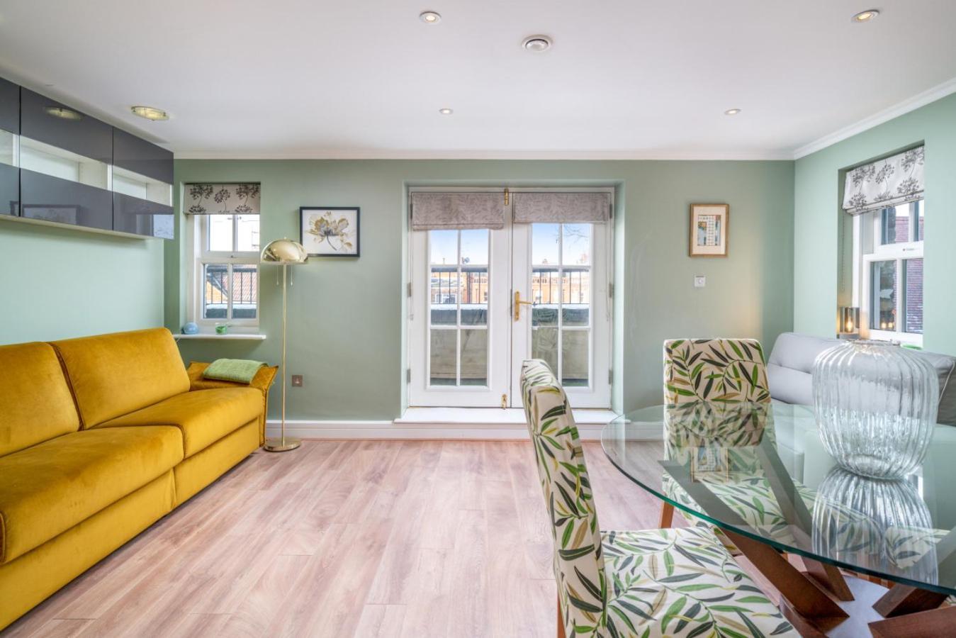 Designer 1 Bed Flat Barons Court Sleeps 4, Balcony Londres Exterior foto